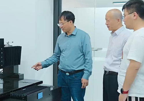 Customer visiting Comparator for the Calibration of levelling Staff